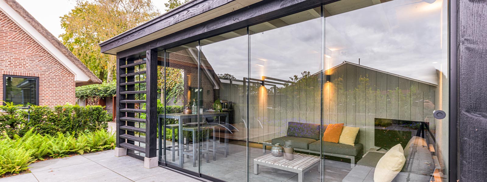 header03_glasschuifwanden_houten-buitenverblijf_visser-verandas