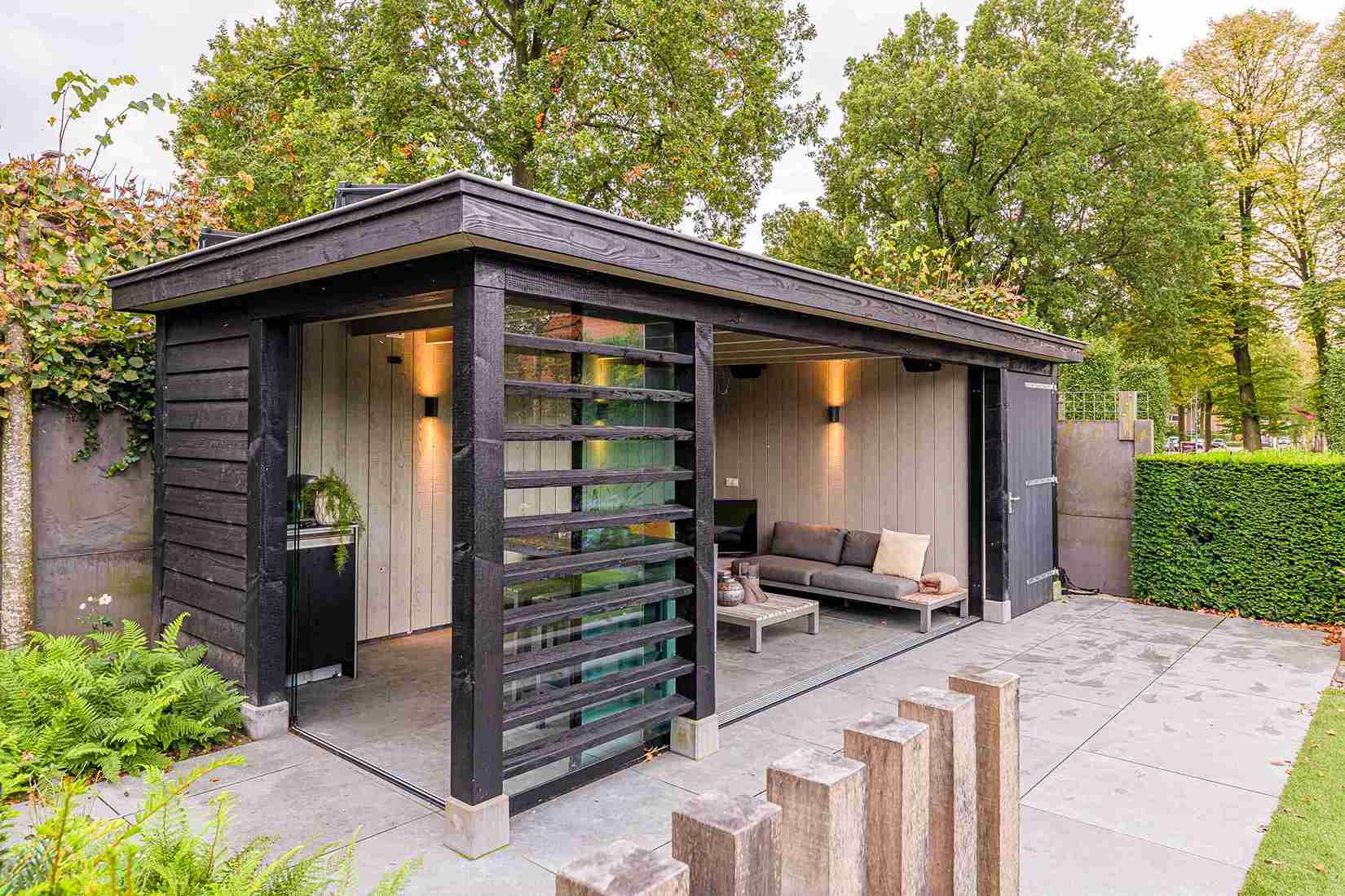 Houten zwarte veranda